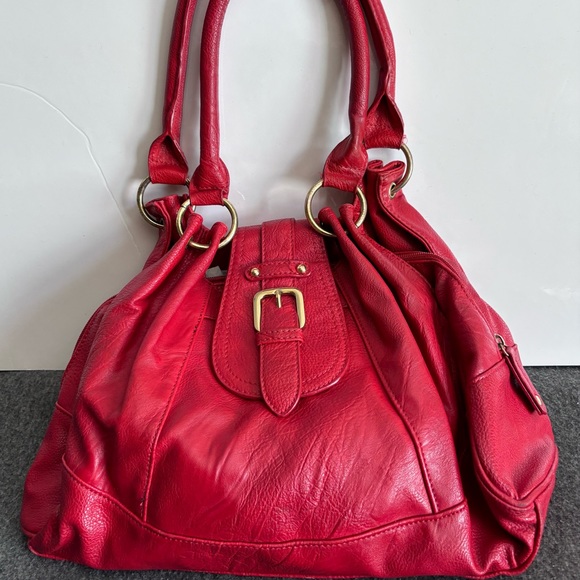 Aldo tote bag in cherry red. Great condition. Gently used. No scratches. - Picture 2 of 12